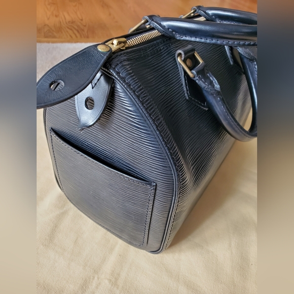 Louis Vuitton Speedy 25 Epi Black Handbag - Picture 13 of 16